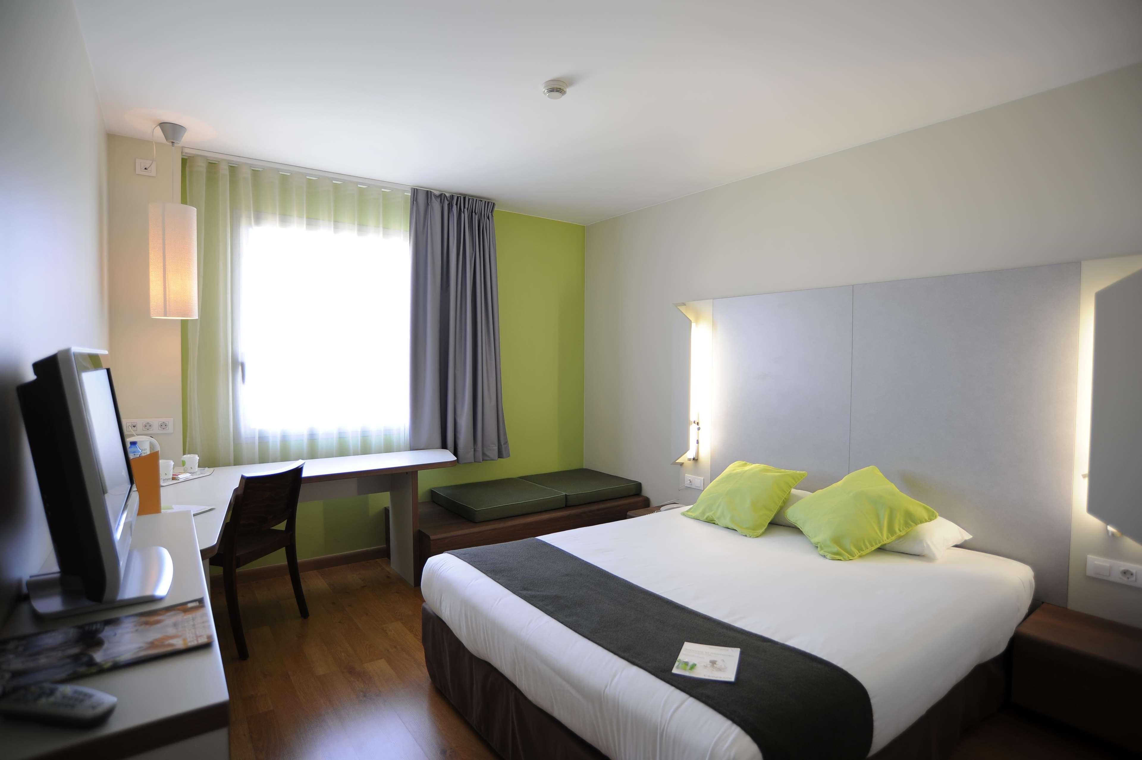 Travelodge Bcn Cornella Fira Cornellà de Llobregat Екстериор снимка