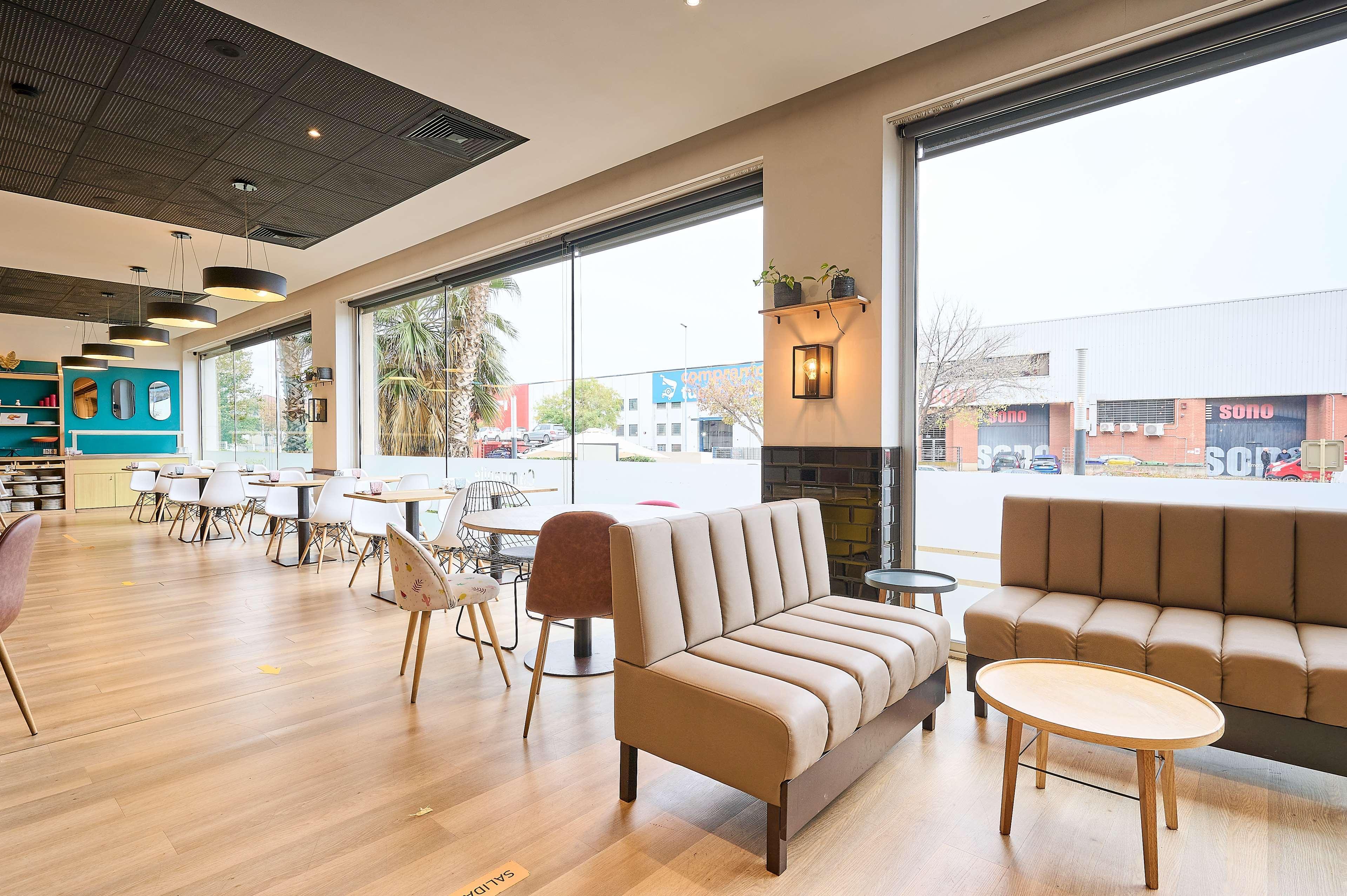 Travelodge Bcn Cornella Fira Cornellà de Llobregat Екстериор снимка