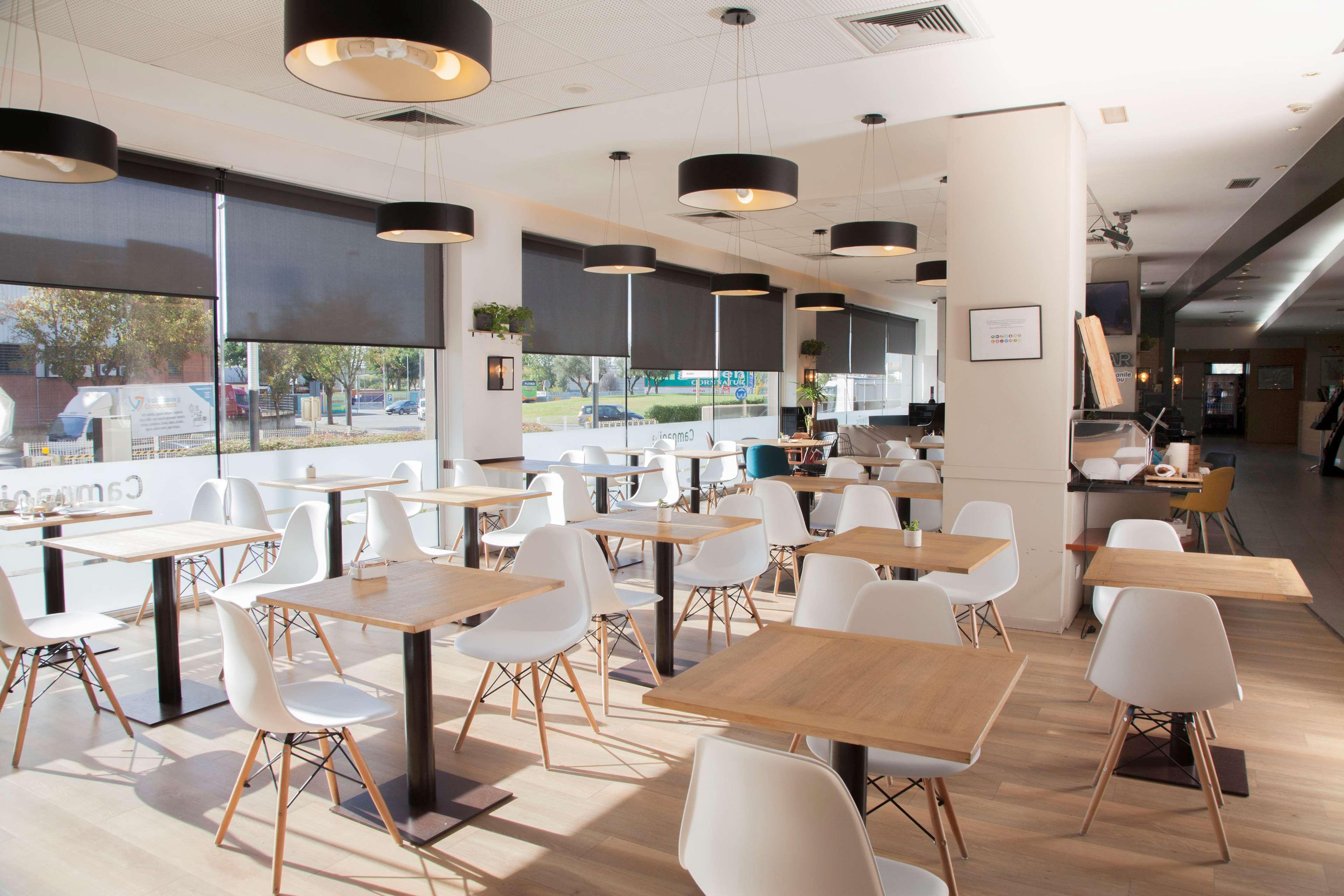 Travelodge Bcn Cornella Fira Cornellà de Llobregat Екстериор снимка
