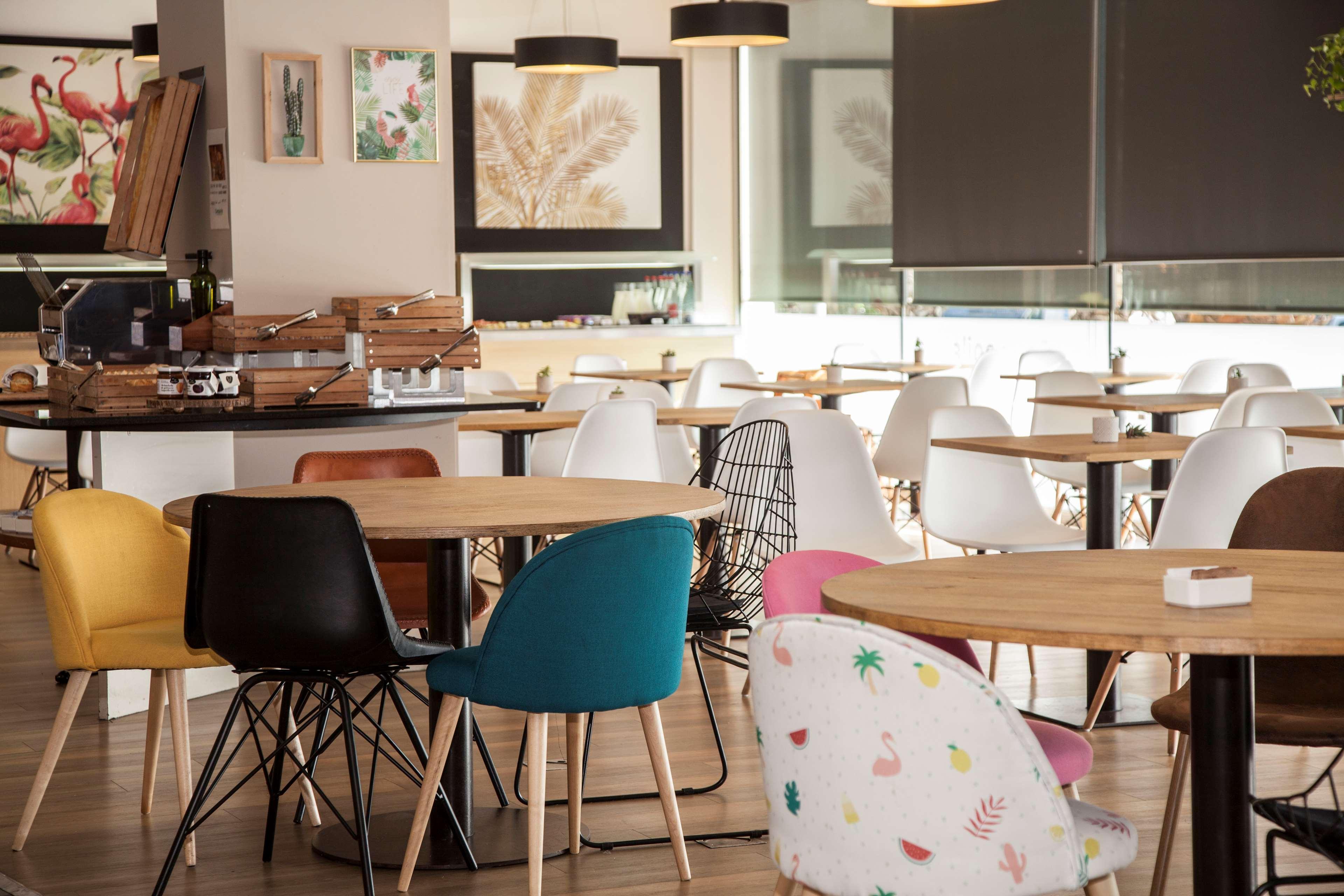 Travelodge Bcn Cornella Fira Cornellà de Llobregat Екстериор снимка