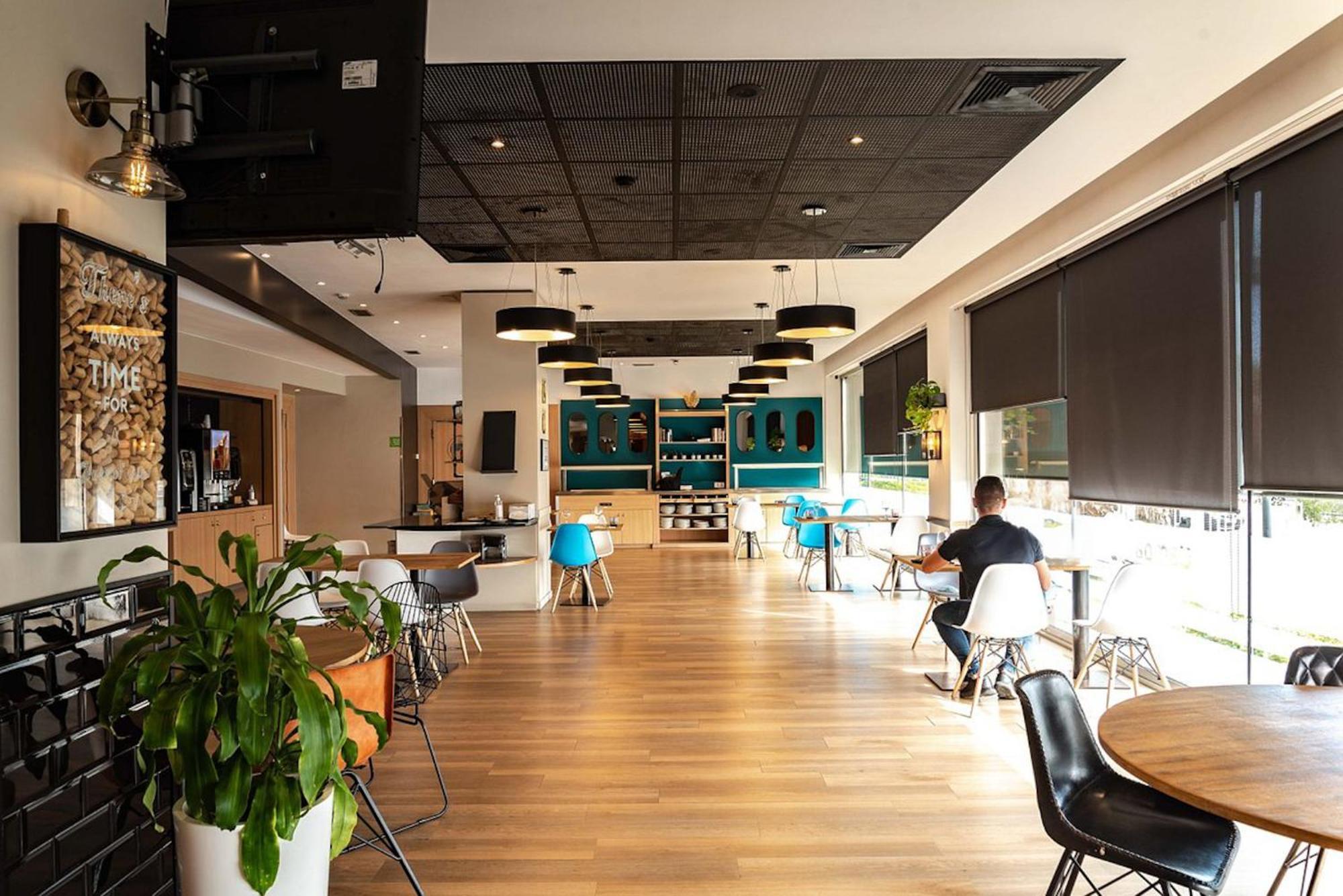 Travelodge Bcn Cornella Fira Cornellà de Llobregat Екстериор снимка