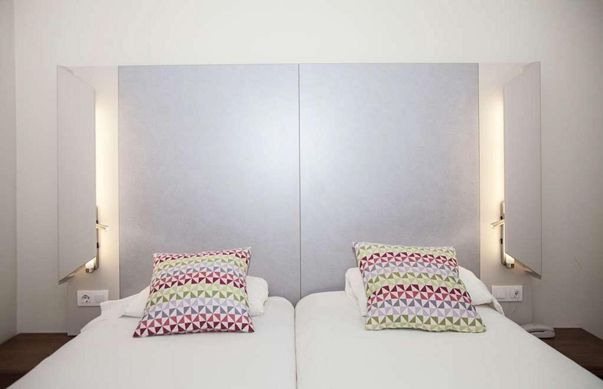Travelodge Bcn Cornella Fira Cornellà de Llobregat Екстериор снимка