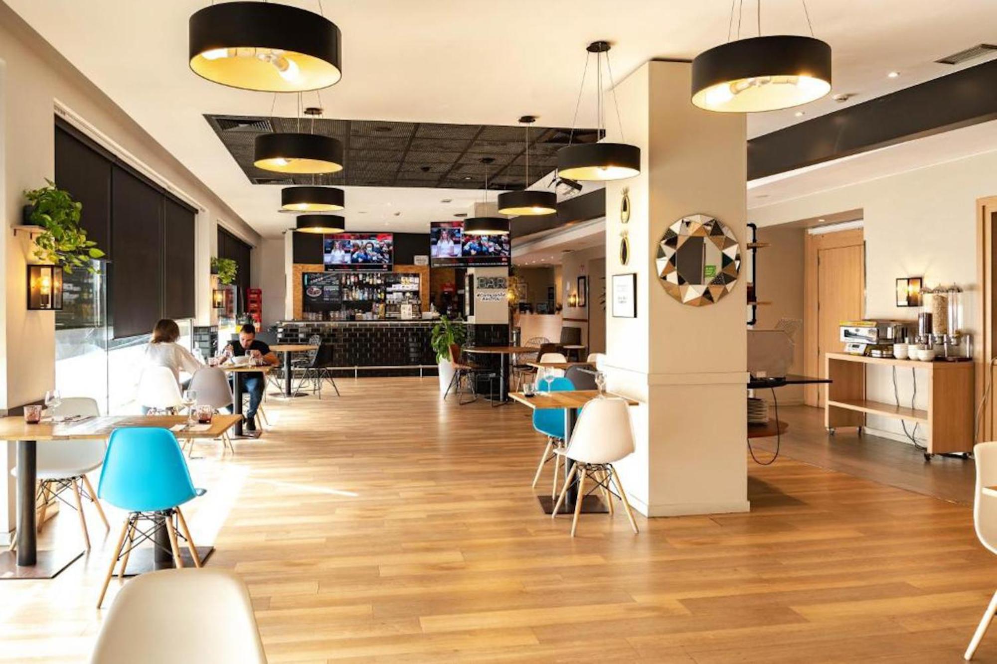 Travelodge Bcn Cornella Fira Cornellà de Llobregat Екстериор снимка