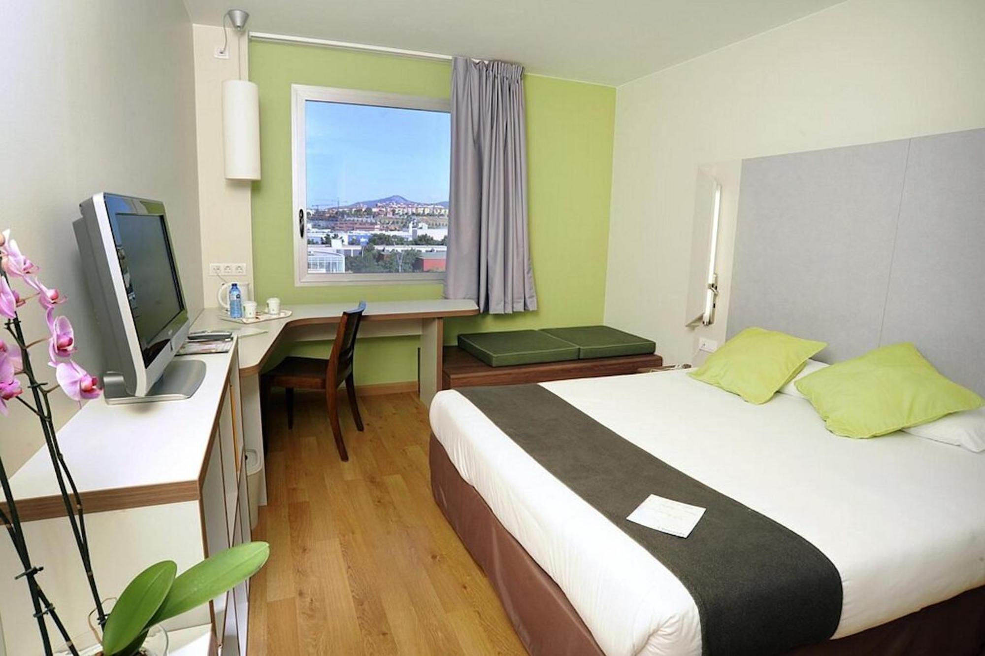 Travelodge Bcn Cornella Fira Cornellà de Llobregat Екстериор снимка
